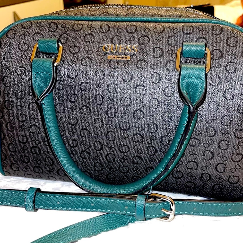 Guess purse 🖤